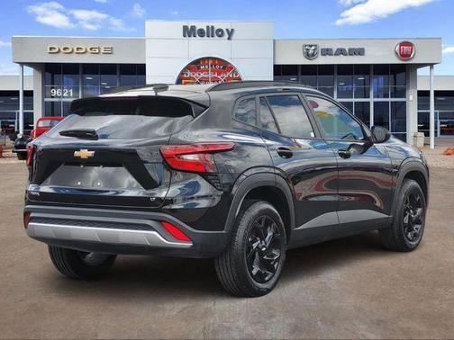 Black Metallic 2025 Chevrolet Trax LT