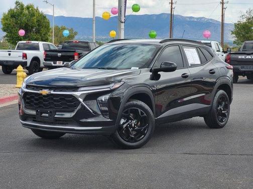 Black Metallic 2025 Chevrolet Trax LT
