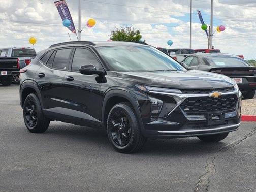 Black Metallic 2025 Chevrolet Trax LT