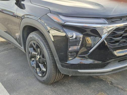 Black Metallic 2025 Chevrolet Trax LT