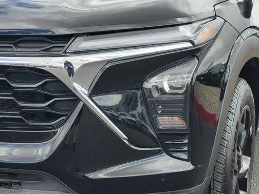 Black Metallic 2025 Chevrolet Trax LT