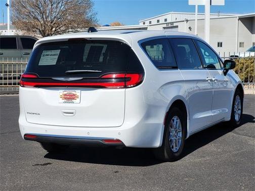2024 Chrysler Pacifica Touring-L