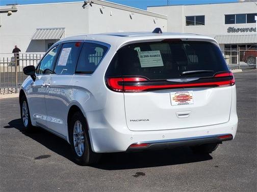 2024 Chrysler Pacifica Touring-L