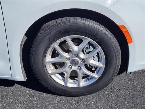 2024 Chrysler Pacifica Touring-L