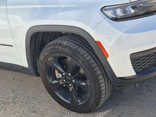 Bright White Clearcoat 2023 Jeep Grand Cherokee L Laredo