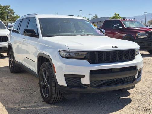Bright White Clearcoat 2023 Jeep Grand Cherokee L Laredo