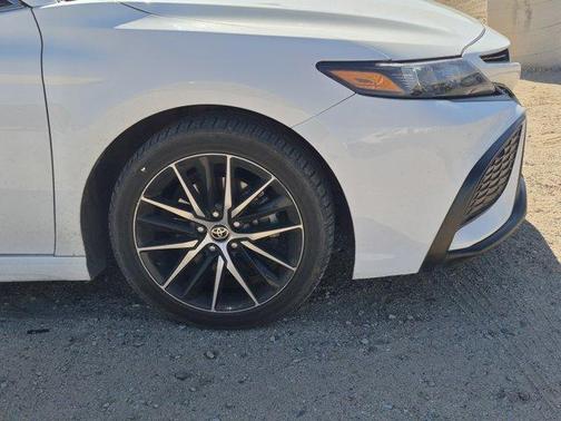 White 2022 Toyota Camry SE