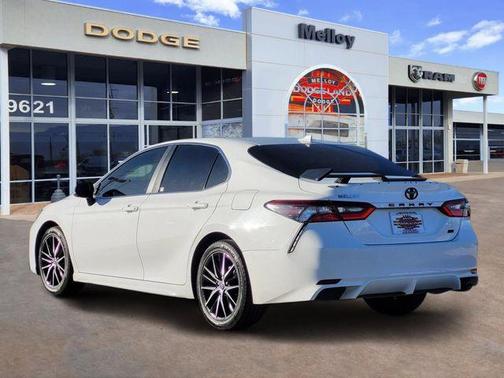 White 2022 Toyota Camry SE