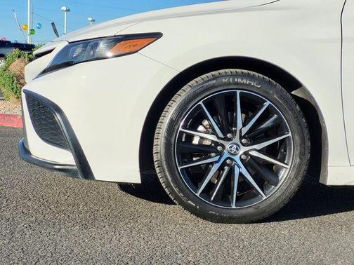 White 2022 Toyota Camry SE