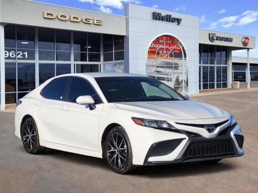 White 2022 Toyota Camry SE