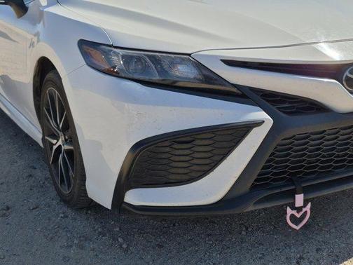 White 2022 Toyota Camry SE