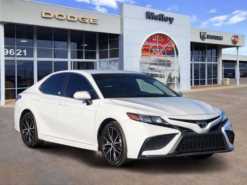 White 2022 Toyota Camry SE