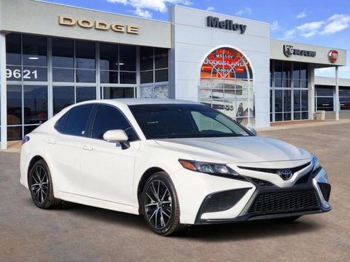 White 2022 Toyota Camry SE