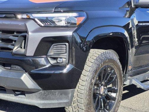 Black 2024 Chevrolet Colorado LT