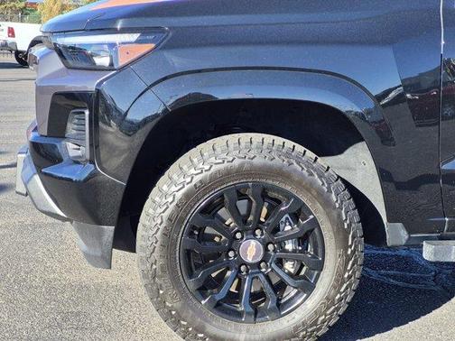 Black 2024 Chevrolet Colorado LT