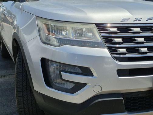 Ingot Silver 2017 Ford Explorer XLT