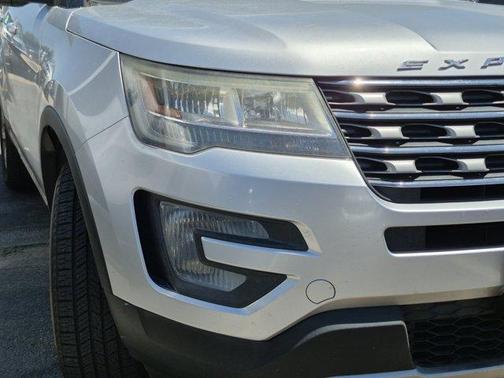 Ingot Silver 2017 Ford Explorer XLT