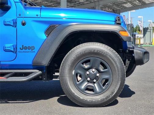2022 Jeep Gladiator Sport