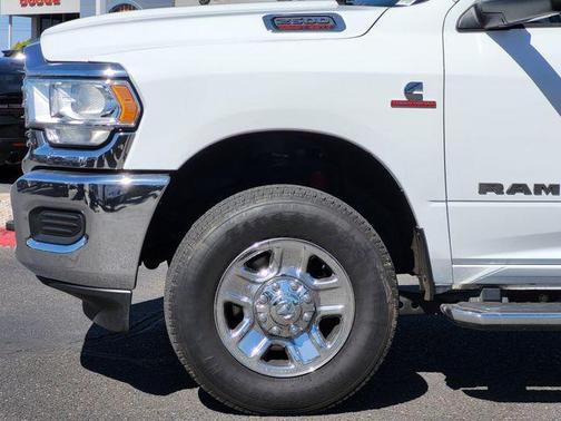 Bright White Clearcoat 2022 RAM 2500 Big Horn