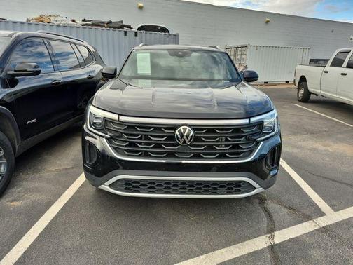 Deep Black Pearl Effect 2024 Volkswagen Atlas Cross Sport 2.0T SE w/Technology