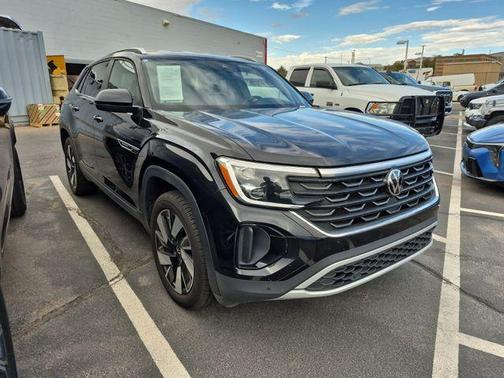 Deep Black Pearl Effect 2024 Volkswagen Atlas Cross Sport 2.0T SE w/Technology