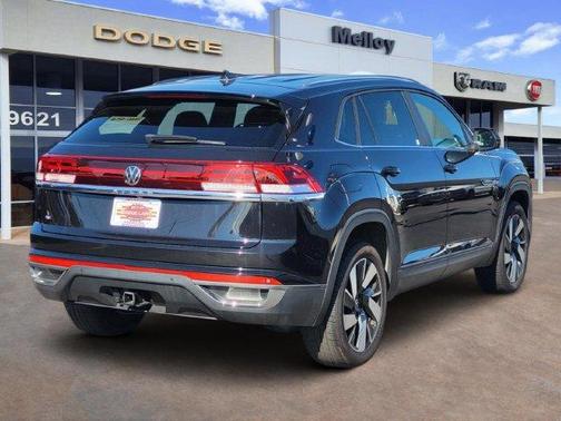 Deep Black Pearl Effect 2024 Volkswagen Atlas Cross Sport 2.0T SE w/Technology