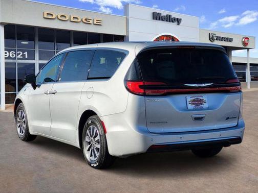 Silver Mist Clearcoat 2024 Chrysler Pacifica Hybrid Select