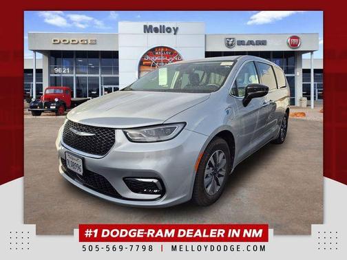 Silver Mist Clearcoat 2024 Chrysler Pacifica Hybrid Select