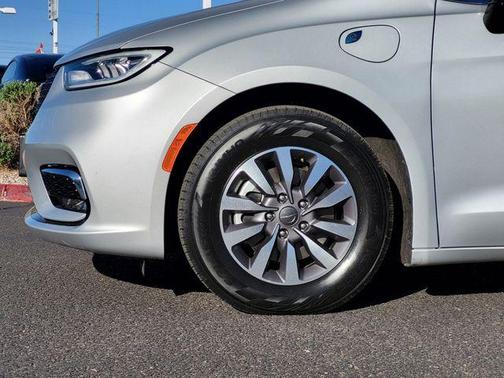 Silver Mist Clearcoat 2024 Chrysler Pacifica Hybrid Select