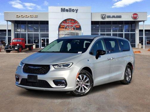 Silver Mist Clearcoat 2024 Chrysler Pacifica Hybrid Select