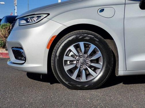 Silver Mist Clearcoat 2024 Chrysler Pacifica Hybrid Select