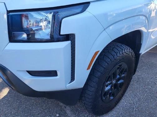Glacier White 2024 Nissan Frontier SV