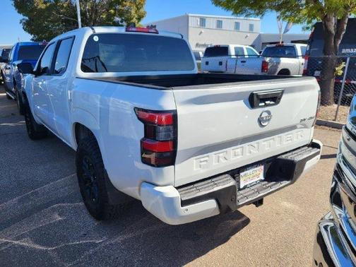 Glacier White 2024 Nissan Frontier SV
