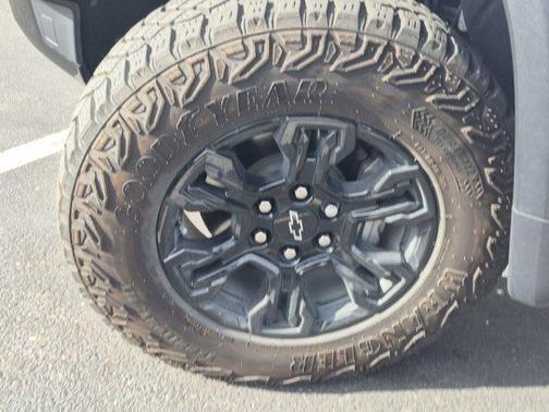 Summit White 2025 Chevrolet Silverado 1500 ZR2