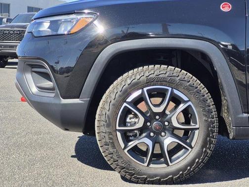 Diamond Black 2025 Jeep Compass Trailhawk