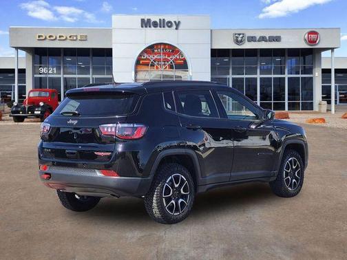 Diamond Black 2025 Jeep Compass Trailhawk