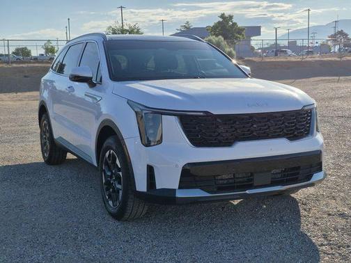 White Pearl 2024 Kia Sorento S