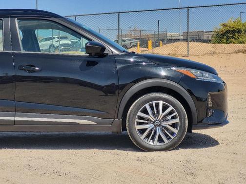 2024 Nissan Kicks SR