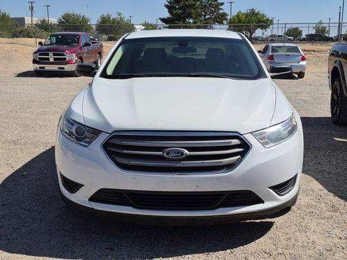 Oxford White 2018 Ford Taurus SE