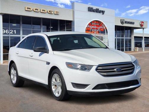 Oxford White 2018 Ford Taurus SE