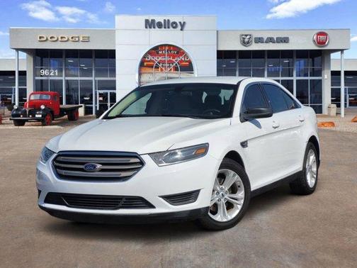 Oxford White 2018 Ford Taurus SE