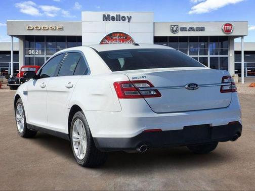 Oxford White 2018 Ford Taurus SE