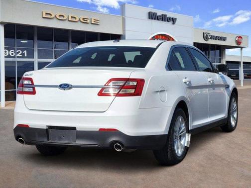 Oxford White 2018 Ford Taurus SE