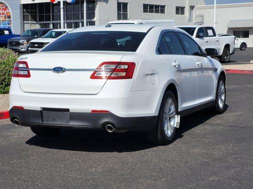Oxford White 2018 Ford Taurus SE