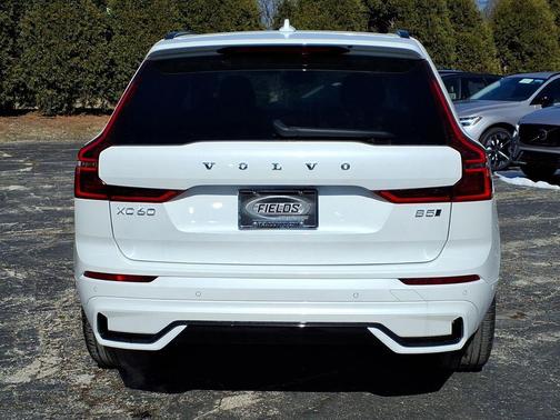 Crystal White Metallic 2026 Volvo XC60 B5 Ultra