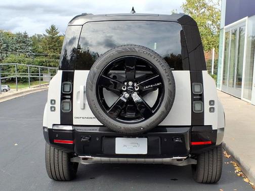 Borasco 2026 Land Rover Defender P400 X-Dynamic SE
