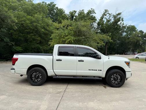 Pearl White 2018 Nissan Titan SV