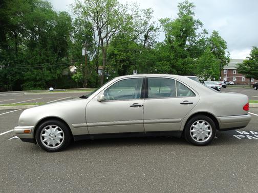 1998 Mercedes-Benz E-Class Base (A5)