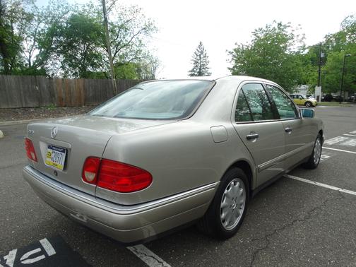 1998 Mercedes-Benz E-Class Base (A5)