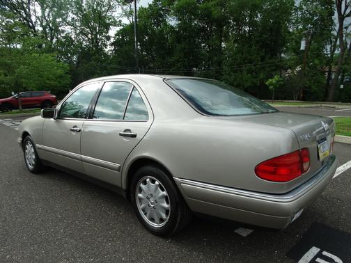 1998 Mercedes-Benz E-Class Base (A5)